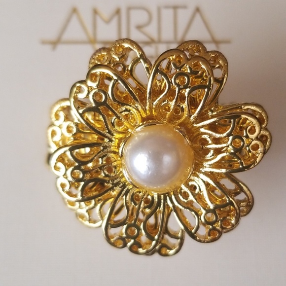 NWT Amrita Singh Faux Pearl Gold Tone Filigree Flower Stretch Band Ring One Size - Picture 8 of 15